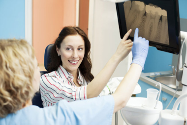 patient-looking-at-xrays